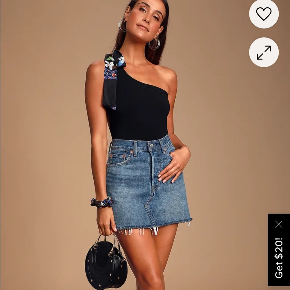 Lulu’s Alicialynn black one shoulder bodysuit